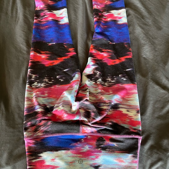 Lululemon multi colour crop - Picture 3 of 4